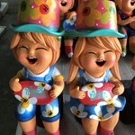 ตุ๊กตาเด็กนั่งคู่ตอไม้เดี่ยว