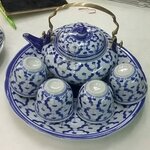 ชุดน้ำชาลายไทยหูเหล็กใหญ่