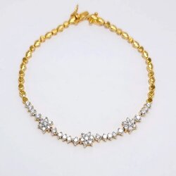 🚫ปิดการขาย(SoIdOut)🚫สร้อยข้อมือทองคำ 18K เพชรเกสร 4 ตัง 6 เม็ด 3 ตัง 12 เม็ด 2 ตัง 21 เม็ด รวม 1.02 กะรัต น้ำ 97-98 ความสะอาด vvs ความยาว 6.5 นิ้ว (16.5ซม) น้ำหนัก 8.59 กรัม