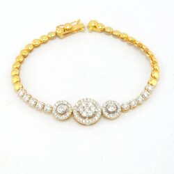 🚫ปิดการขาย(SoIdOut)🚫สร้อยข้อมือทองคำ 18K เพชรเกสร 6 ตัง 1 เม็ด 5 ตัง 2 เม็ด4 ตัง 10 เม็ด 3 ตัง 6 เม็ด 0.8 ตัง 42 เม็ด รวม 1.076 กะรัต น้ำ 98-100 ความสะอาด if-vs ความยาว 6 นิ้ว(15.25ซม) หน้ากว้าง 3-11 มิล สภาพสวยมาก น้ำหนัก 8.5 กรัม ราคา 31