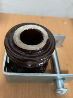 แร็คไฟฟ้า 1 ช่อง หนา 3 มิล พร้อมลูกแหล้ค เหล็กช่องไฟฟ้า แร็คช่อง ครบชุด ใช้ยึดโยงสายไฟฟ้าเข้า