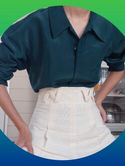 เสื้อเชิ้ตแขนยาวสีเขียวหัวเป็ด