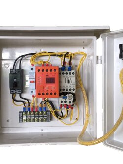 ตู้ควบคุมปั๊มน้ำขนาด 3 Hp 220v เปิดปิดธรรมดา มีเครื่องป้องกันไฟตกไฟเกิน