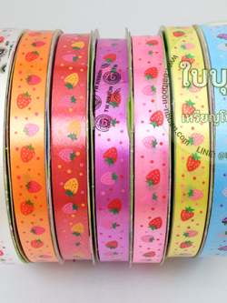 ริบบิ้นพิมพ์ลาย สตอเบอรี่ *ลายลูกเล็ก เบอร์ 2 TW (ยาว 50 หลา กว้าง 1.2 cm)