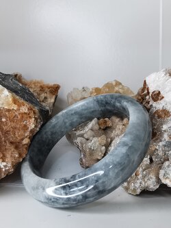 Grey Black Jade Bangle กำไลหยกเจไดต์แท้ Diameter/ เส้นผ่านศูนย์กลางด้านใน 58 mm.