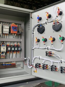 ตู้ควบคุมปั๊มน้ำ 5-7.5 Hp 3 เฟส 380v 2 ตัวสลับกันทำงาน ใช้ลูกลอยไฟฟ้า220v