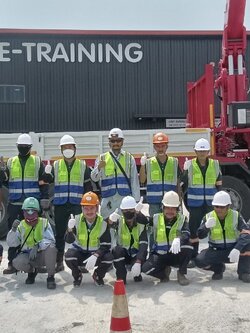 อบรมหลักสูตรเครน 4 ผู้ หลักสูตร ผู้บังคับปั้นจั่น ผู้ให้สัญญาณแก่ผู้บังคับปั้นจั่น ผู้ยึดเกาะวัสดุ และผู้ควบคุมการใช้ปั้นจั่น สำหรับปั้นจั่นชนิดเคลื่อนที่ กฎหมายใหม่ อบรม Public บาท / ท่าน อบรมเครนหลักสูตร ภาษาอังกฤษ