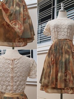 ชุดเซ็ตเสื้อฉลุลูกไม้สีครีม คู่กับ กระโปรงอัดพลีทญี่ปุ่น