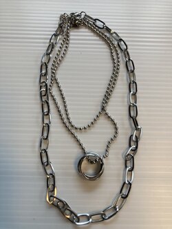 G 220271 สร้อยคอสีเงินเส้นคู่ (จี้แหวน) ราคาเช่า 30 บาท ต่อ 1 วัน