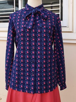 เสื้อเชิ้ตลายผลไม้สีน้ำเงิน