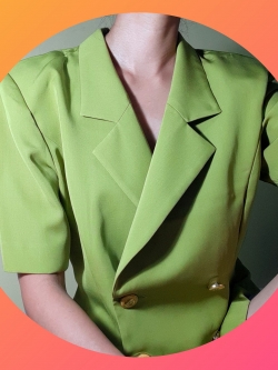 เสือทรงสูทสีเขียว