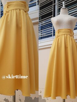 กระโปรงบานเอวสม็อคสีเหลือง