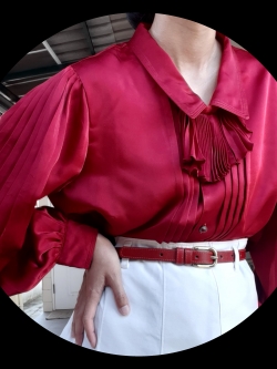 เสื้อเชิ้ตผ้าซิลค์สีแดง แขนอัดพลีทเก๋มาก