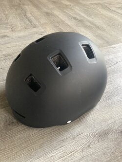 G 220698.1 หมวกกันน็อคโดดร่ม ราคาเช่า 35 บาท ต่อ 1 วัน