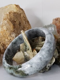 Grey Black White Green Jade Bangle กำไลหยกเจไดต์แท้ Diameter/ เส้นผ่านศูนย์กลางด้านใน 56 mm.