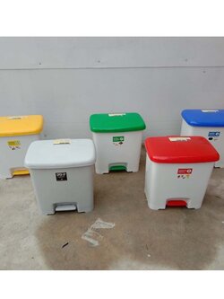 ถังขยะเท้าเหยียบ ทรงเหลี่ยม 30 ลิตร