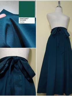 กระโปรงบานสีเขียวหัวเป็ด