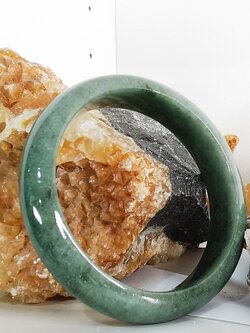 Green Bangle กำไลหยกเจไดต์แท้ Diameter/ เส้นผ่านศูนย์กลางด้านใน 58 mm.