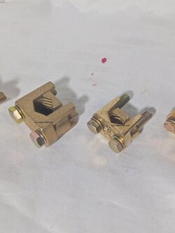 แคล้มทองเหลือง จับ สายไฟ ทองเหลือง 2 สกรู มีหลายขนาด แคล้ม (สปีตโวลท์) แคล้มรูปตัวยู (เลือกขนาด 6-35 / 50-70 / 95-120 / 150-185 / 240-300 )