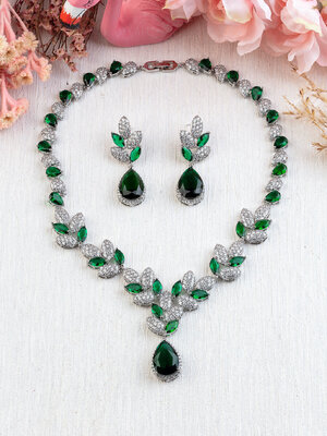 EMERALD DIAMOND 18K WHITE GOLD NECKLACE EARRING สร้อยคอ ต่างหู มรกต ล้อมเพชร ทอง 18K Pre-order