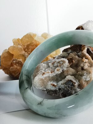 Green White Bangle กำไลหยกเจไดต์แท้ Diameter/ เส้นผ่านศูนย์กลางด้านใน 58 mm.