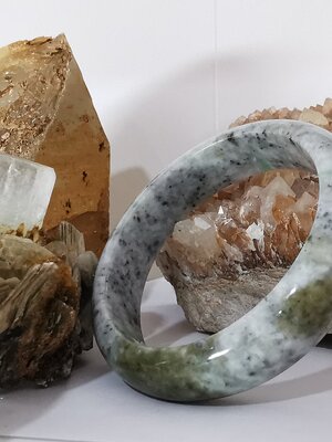 Green Grey White Bangle กำไลหยกเจไดต์แท้ Diameter/ เส้นผ่านศูนย์กลางด้านใน 59 mm.