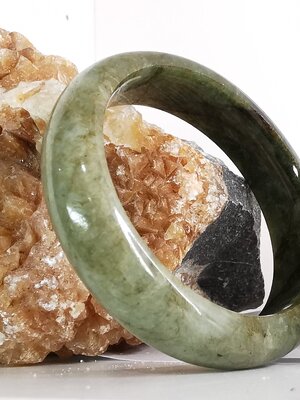 Green Brown Jade Bangle กำไลหยกเจไดต์แท้ Diameter/ เส้นผ่านศูนย์กลางด้านใน 51 mm.