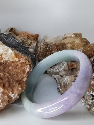 Violet Green Jade Bangle กำไลหยกเจไดต์แท้ Diameter/ เส้นผ่านศูนย์กลางด้านใน 58 mm.