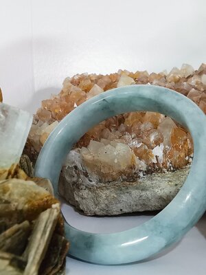 Green Bangle กำไลหยกเจไดต์แท้ Diameter/ เส้นผ่านศูนย์กลางด้านใน 59 mm.*