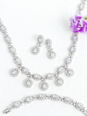 DIAMOND 18K GOLD NECKLACE EARRING BRACELETS สร้อยคอ ต่างหู สร้อยข้อมือ เพชร ทอง 18K Pre-order