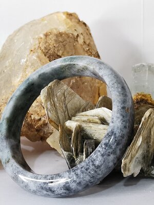 Grey Black White Green Jade Bangle กำไลหยกเจไดต์แท้ Diameter/ เส้นผ่านศูนย์กลางด้านใน 55 mm.