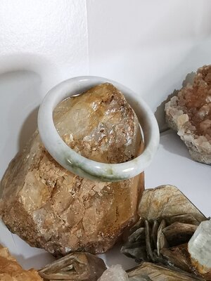 White Green Bangle กำไลหยกเจไดต์แท้ Diameter/ เส้นผ่านศูนย์กลางด้านใน 63 mm.