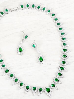 EMERALD DIAMOND 18K GOLD NECKLACE EARRING สร้อยคอ ต่างหู มรกต ล้อมเพชร ทอง 18K Pre-order