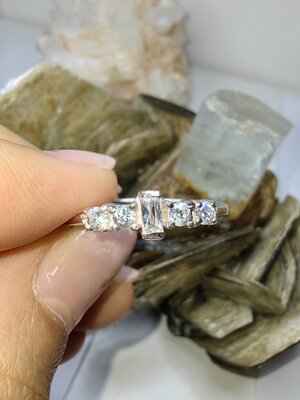แหวนเพชร CZ เงินแท้ 92.5% Cubic Zirconia 925 Sterling Silver Ring Size 56
