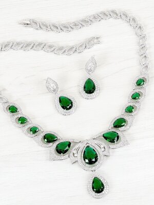 EMERALD DIAMOND 18K GOLD NECKLACE EARRING สร้อยคอ ต่างหู มรกต ล้อมเพชร ทอง 18K Pre-order