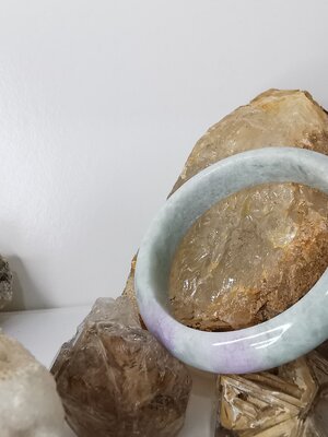 Violet Green Jade Bangle กำไลหยกเจไดต์แท้ Diameter/ เส้นผ่านศูนย์กลางด้านใน 58 mm.