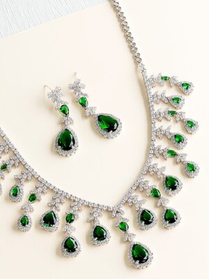EMERALD DIAMOND 18K WHITE GOLD NECKLACE EARRING สร้อยคอ ต่างหู มรกต ล้อมเพชร ทอง 18K Pre-order