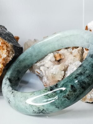 Green Grey Bangle กำไลหยกเจไดต์แท้ Diameter/ เส้นผ่านศูนย์กลางด้านใน 63 mm.